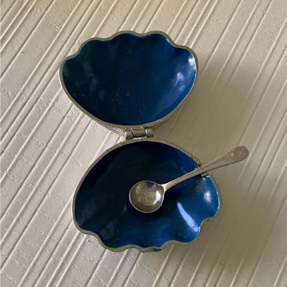 Pottery barn salt and pepper shakers - Picture 4 of 4